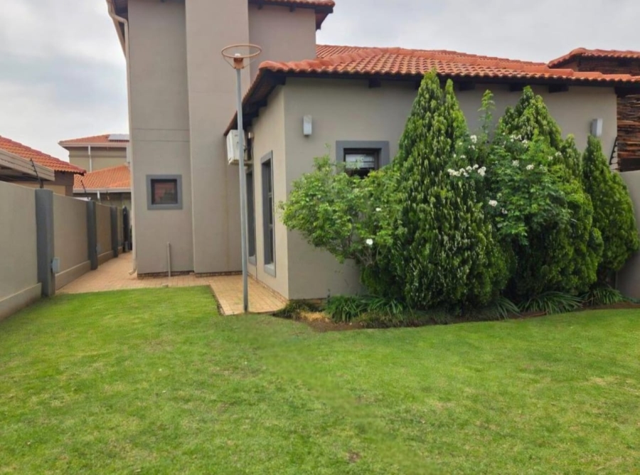 5 Bedroom Property for Sale in Baillie Park North West